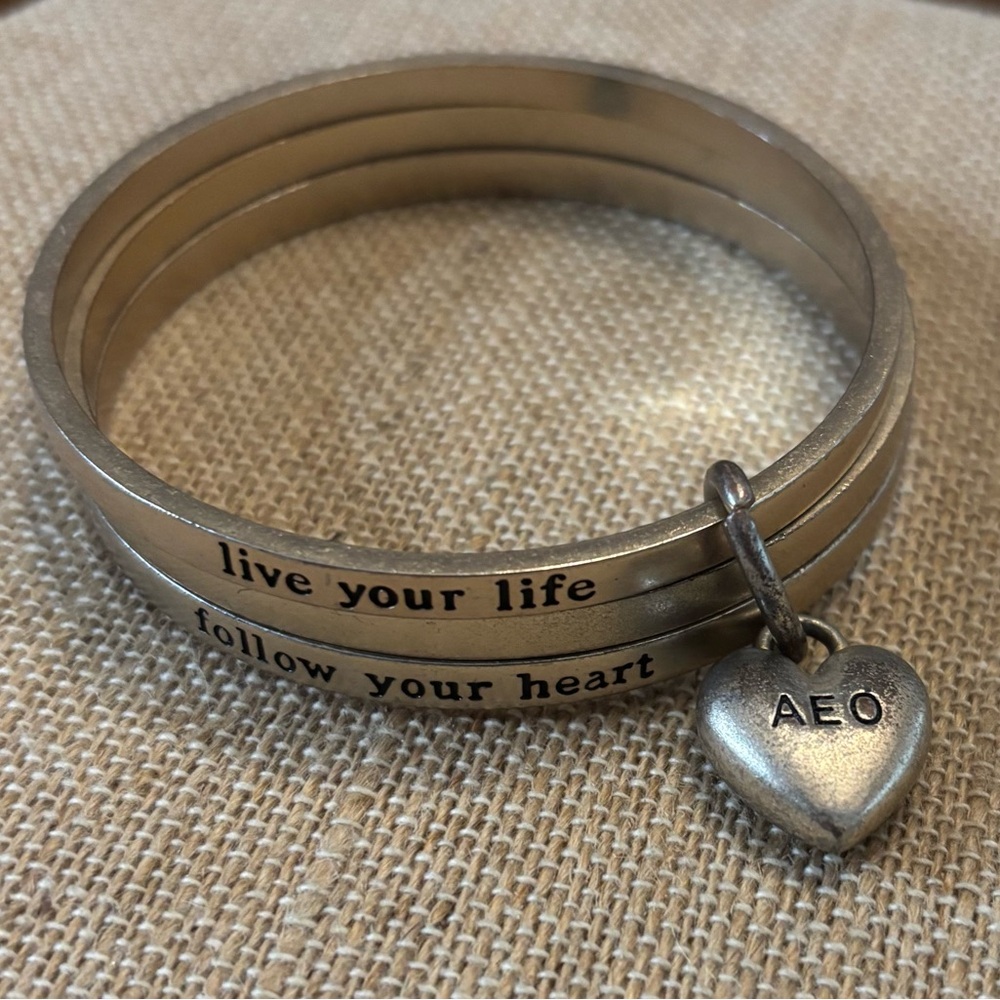 AEO American Eagle set of three connected pewter tone bangle bracelets heart